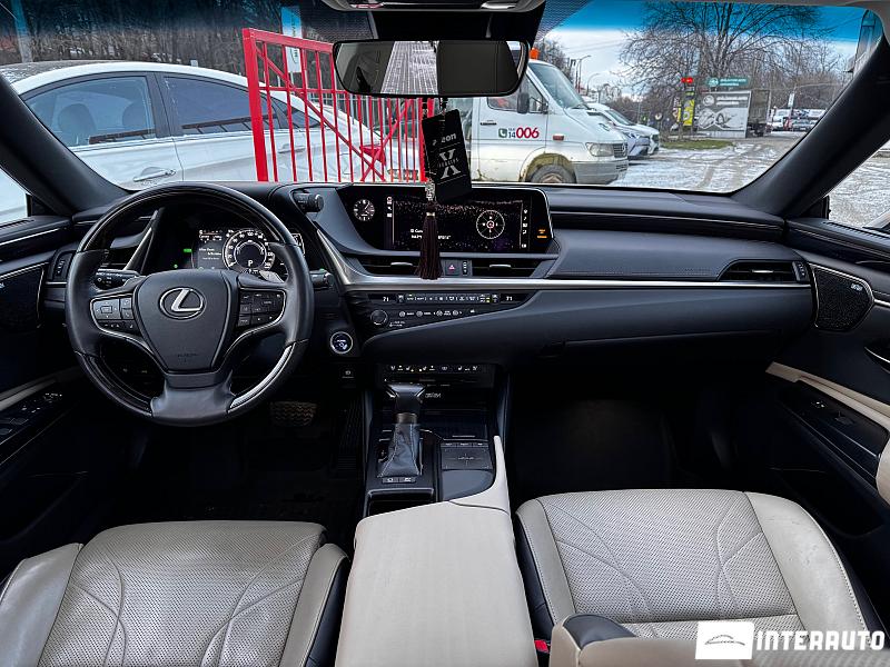 Lexus ES 300h 10 lexus es 300h 2020