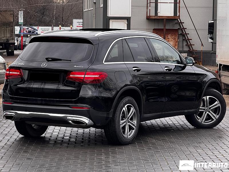 Mercedes GLC 350e 2 mercedes glc 350e 2019