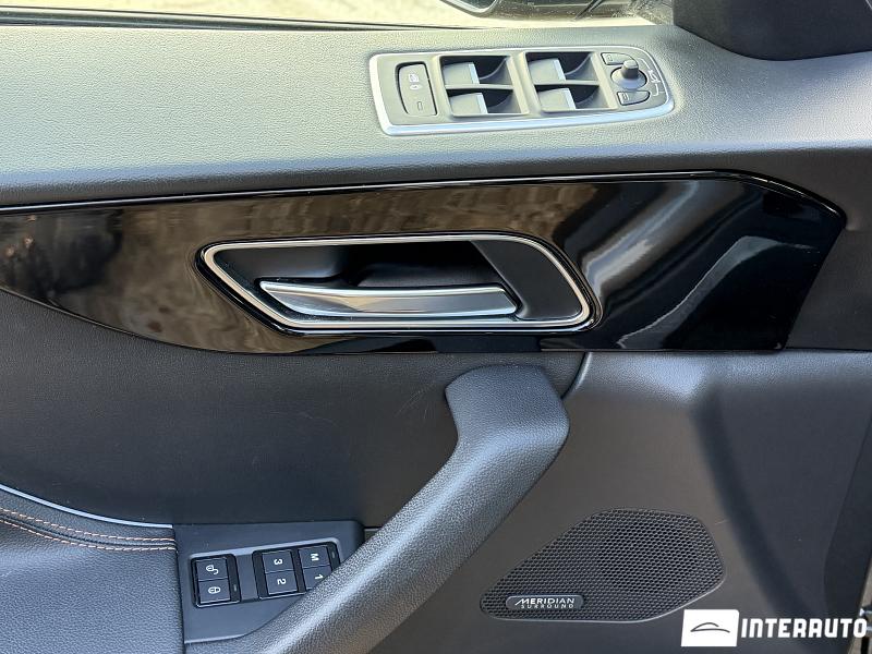 Jaguar F-Pace 8 jaguar f-pace 2018