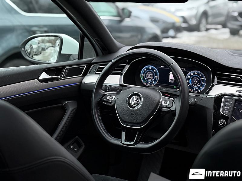 Volkswagen Passat GTE 21 volkswagen passat gte 2015