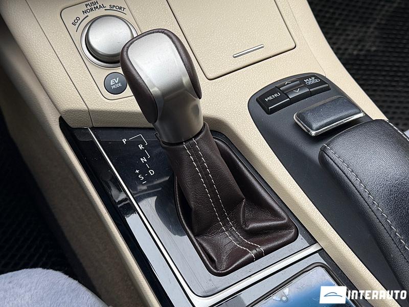 Lexus ES 300h 16 lexus es 300h 2012