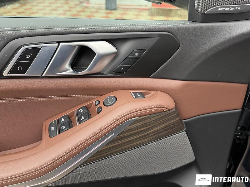 BMW X5 4.0i 8 bmw x5 4.0i 2025