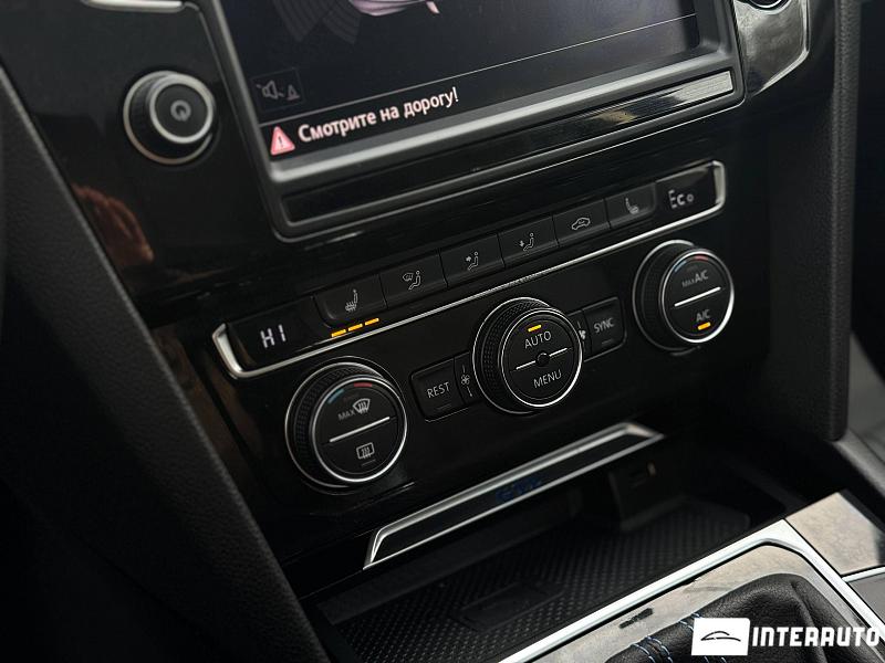 Volkswagen Passat GTE 11 volkswagen passat gte 2015